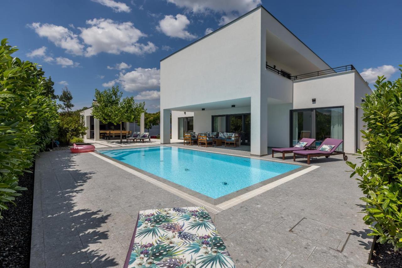 Villa O Водице Екстериор снимка